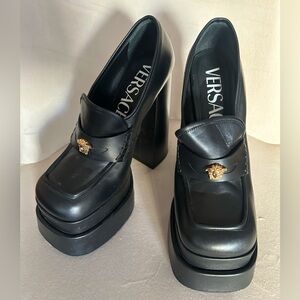 Versace size 39 black pumps